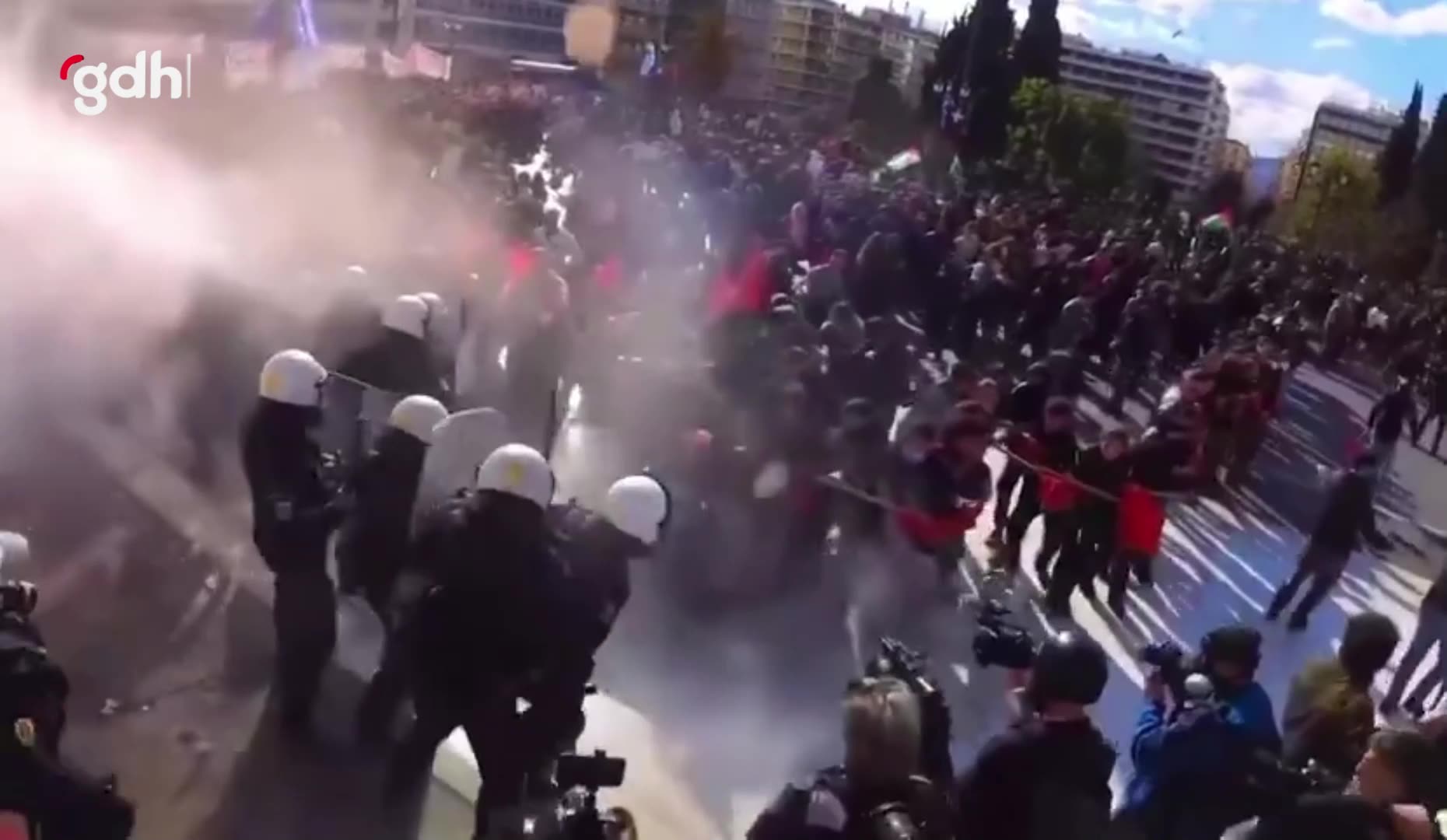 Yunanistan'da özel üniversite yasasına tepki protestosu