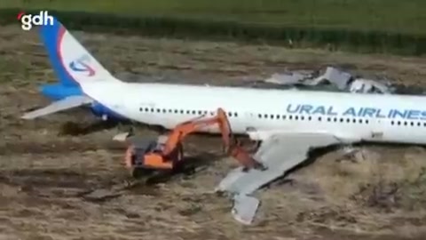 Ural Havayolları'nın A320 uçağı, Rusya'da acil iniş yaptı
