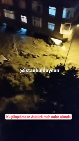 İstanbul Küçükçekmece Atatürk Mahallesi sular altında kaldı