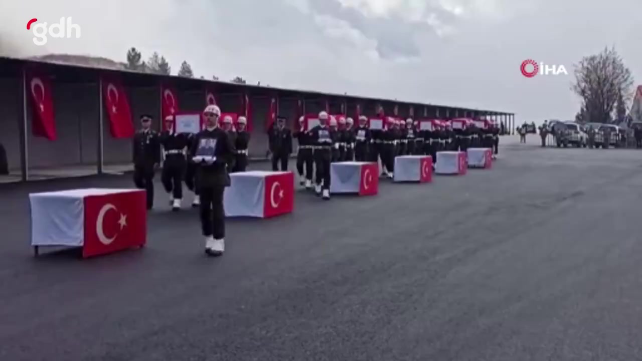 Şehit askerler, Pençe-Kilit'te törenle uğurlandı