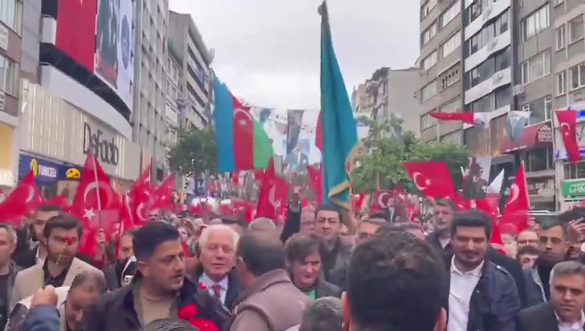 Kaftancıoğlu'nun esnaf ziyaretinde dikkat çeken bayraklar
