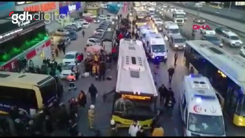 Bahçelievler D-100'de İETT otobüsü durakta yaralanmalara yol açtı