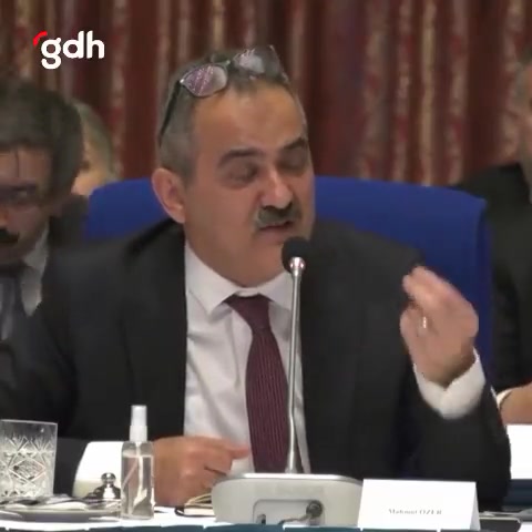 Bakan Özer, HDP'li Paylan'a 4.5 milyar kitap dağıtıyoruz dedi