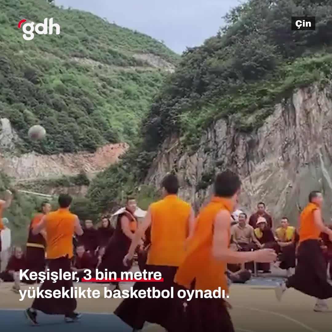 Çin'deki tapınakta 3 bin metre yükseklikte keşişler basketbol oynadı