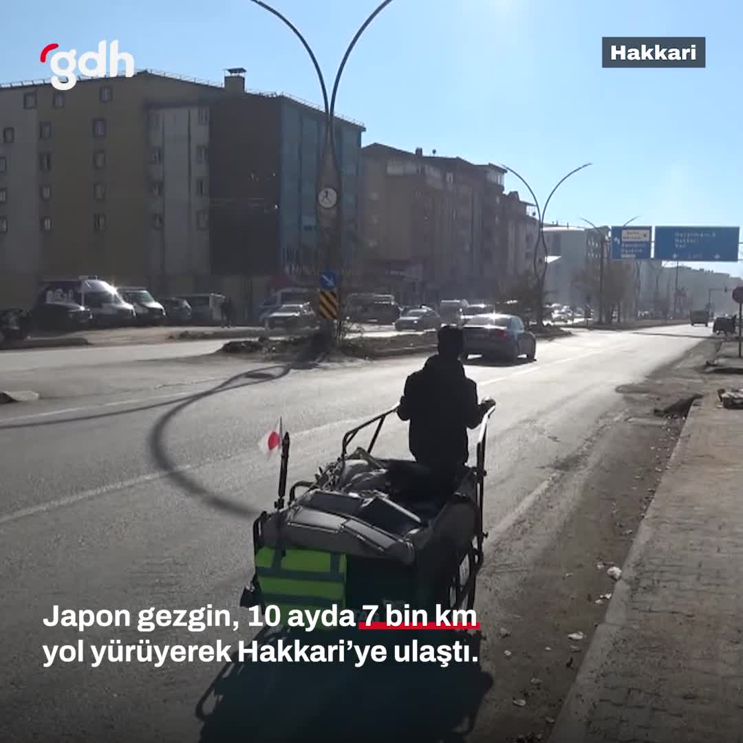 Kimono Magician, 10 ayda 7 bin km yürüyerek Hakkari'ye ulaştı