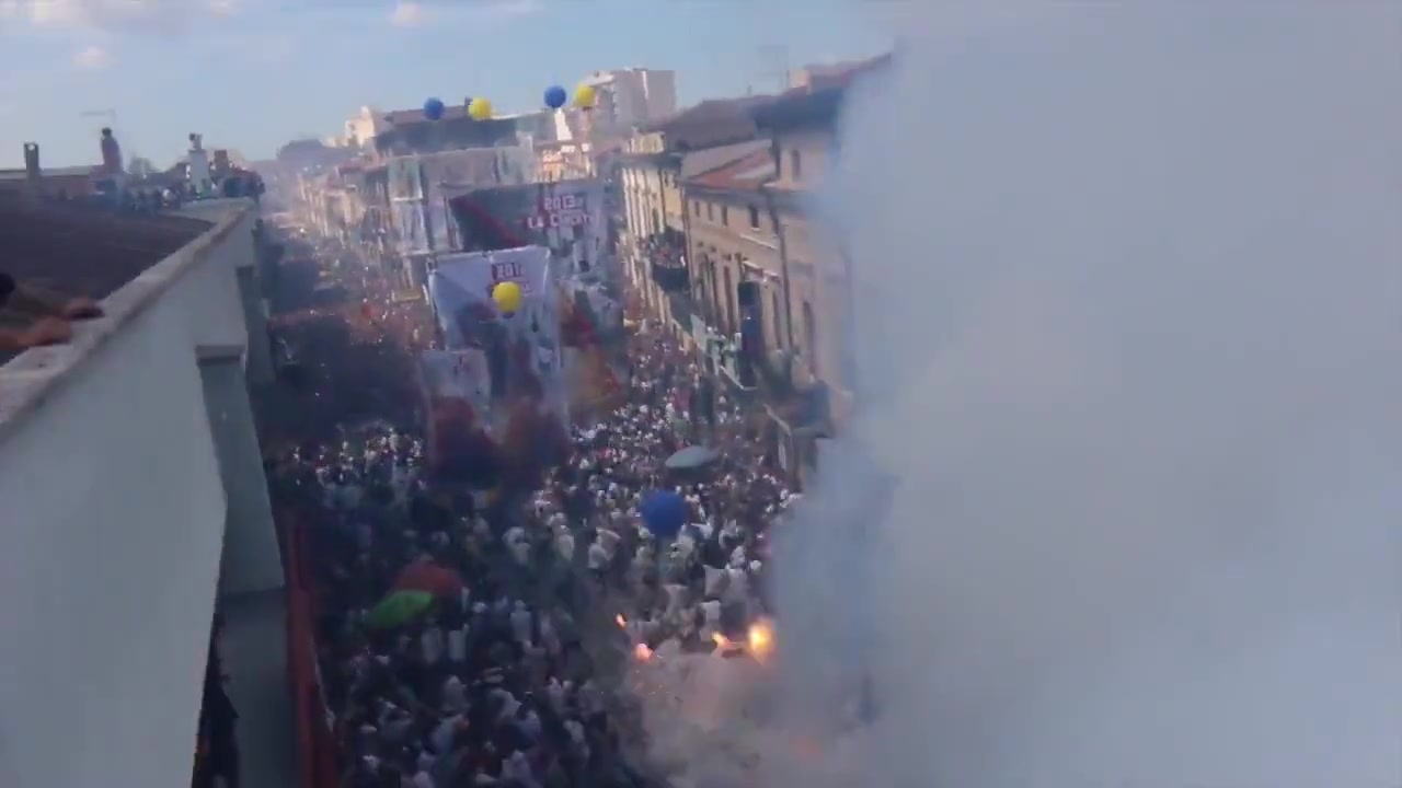 San Severo'daki festivalde havai fişekler ortalığı karıştırdı