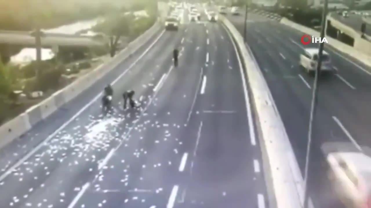 Santiago'da hırsızlar, kovalamacada 10 milyon peso saçtı