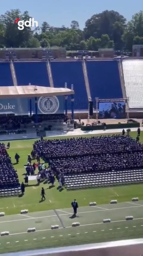 Jerry Seinfeld, Duke mezuniyetinde protesto edildi