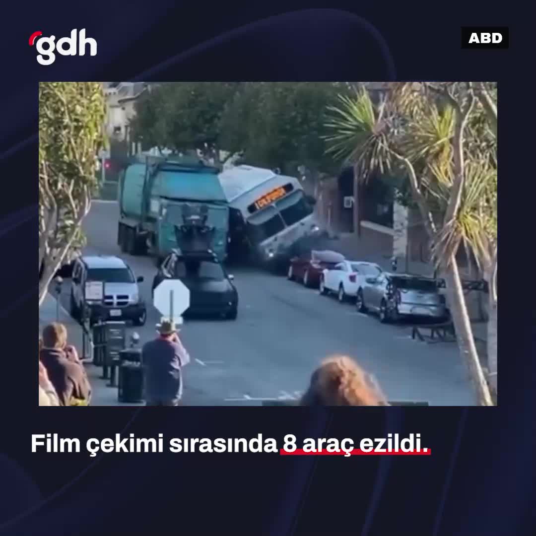 Viral Olan Film Kamerası: 8 Araç Ezildi!