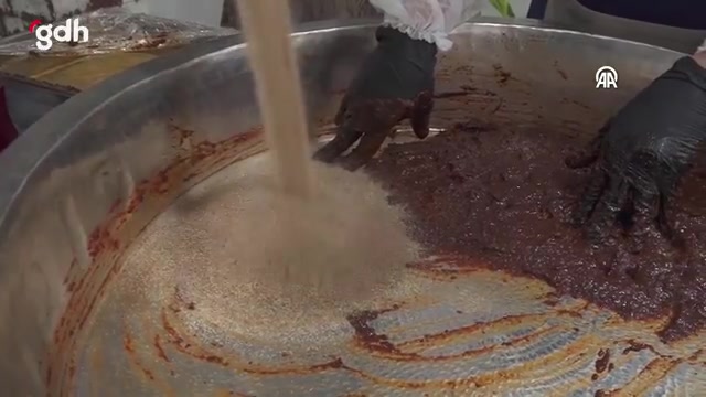 Diyarbakırlı usta "Çiğkoftelatta" ile çiğköfteyi tanıtacak