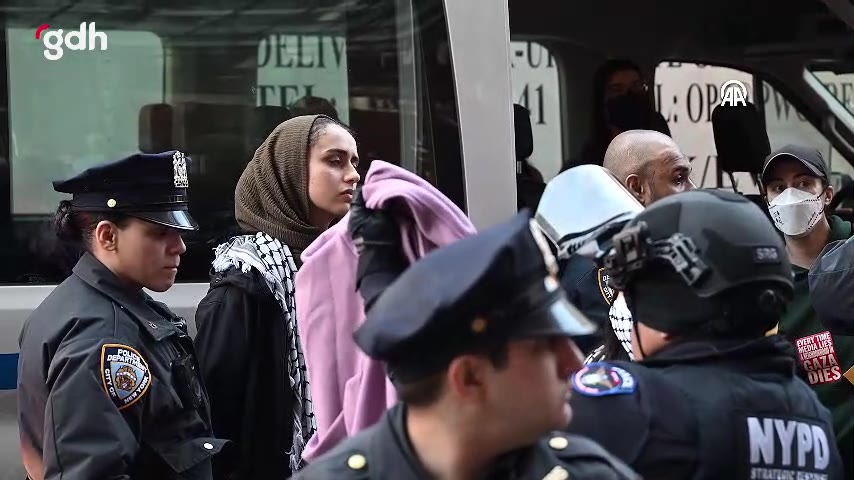 ABD'de aktivistler, NYT binası önünde Gazze protestosu düzenledi