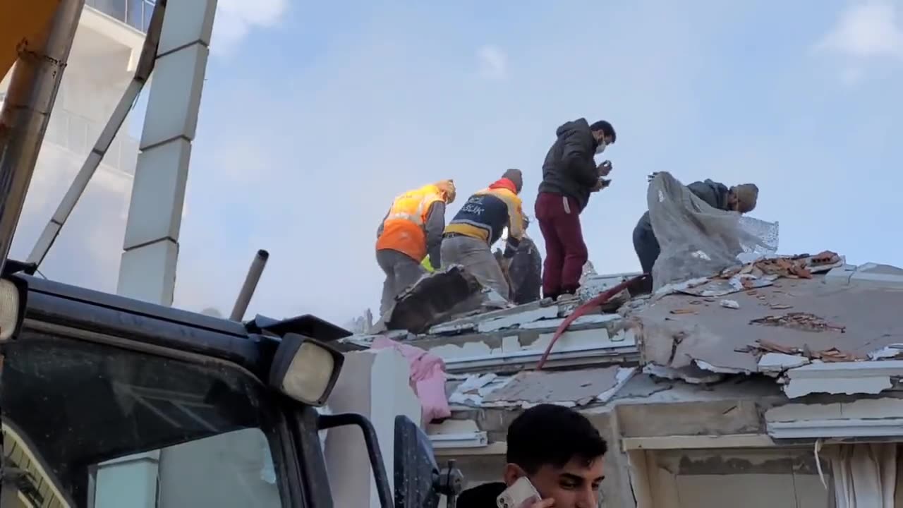 Fransa Meclisi'nde Türkiye'deki deprem için saygı duruşu