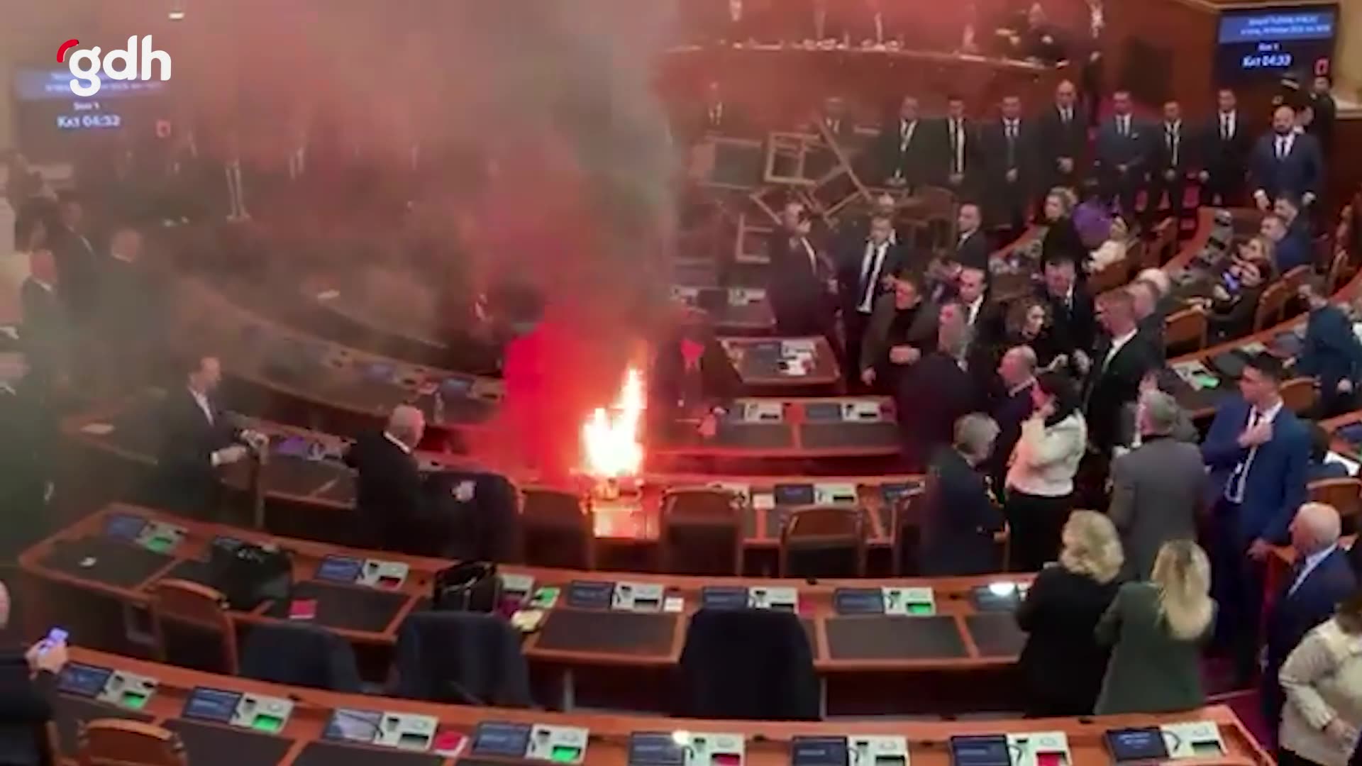 Arnavutluk'ta muhalefet, yasa tasarısını engellemek için eylem yaptı