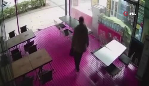Adana'da Münire Ş. işe alınmayınca helvaciya tükürdü