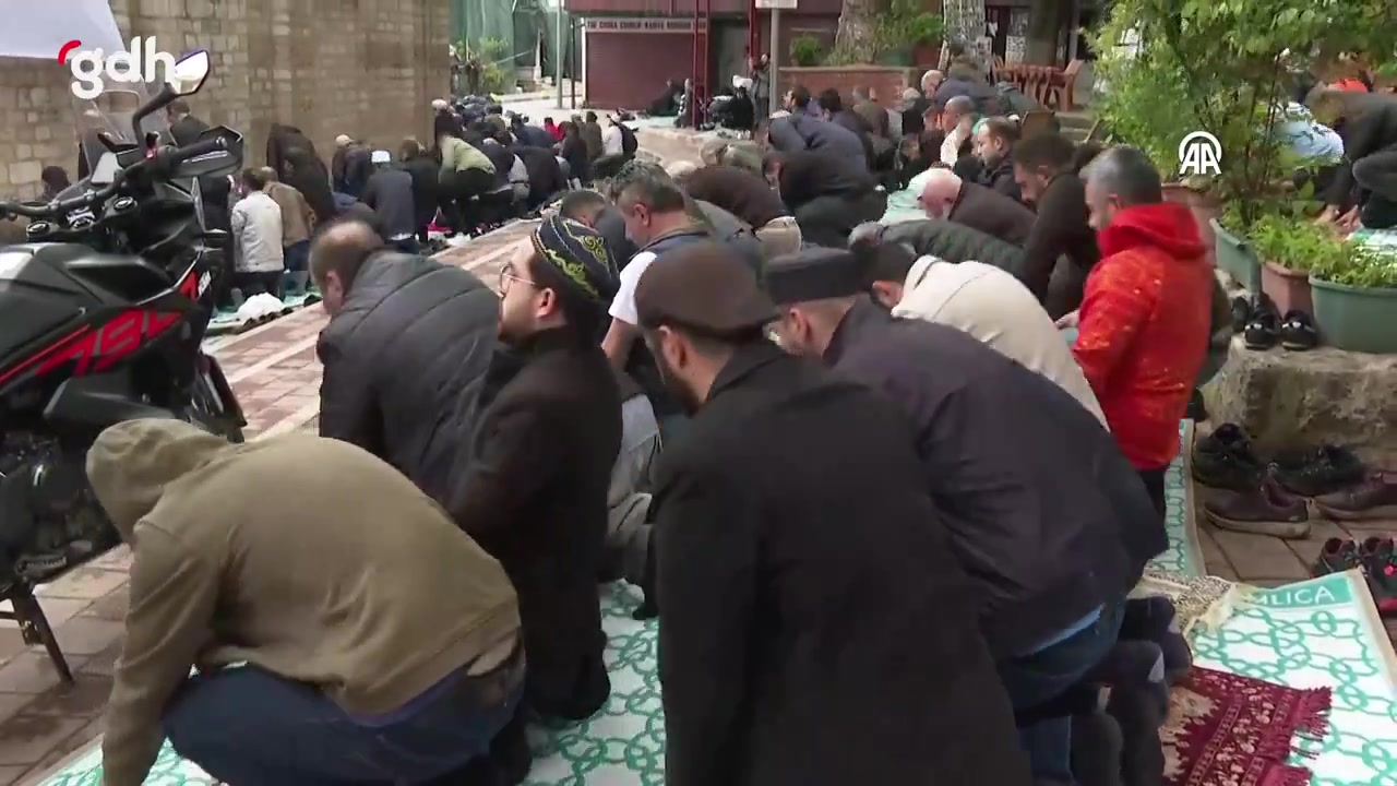 79 Yıl Sonra Kariye Camisi'nde İlk Cuma Namazı Kılındı