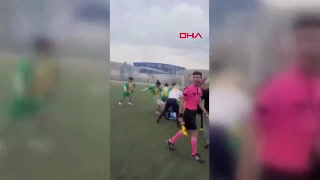 Kadın futbolunda kavgada 7 oyuncu yaralandı