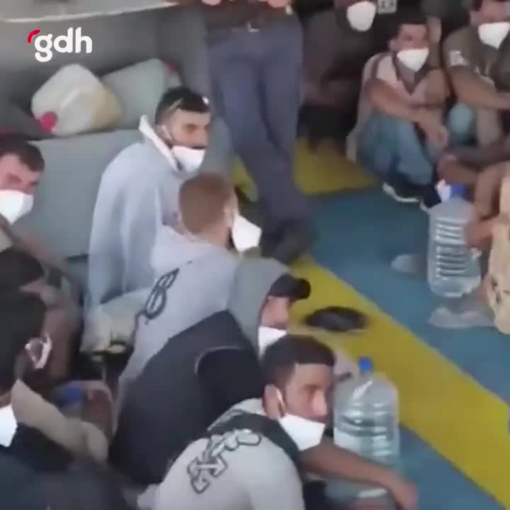 Yunan liman görevlilerinin göçmenlere kötü muamelesi kaydedildi