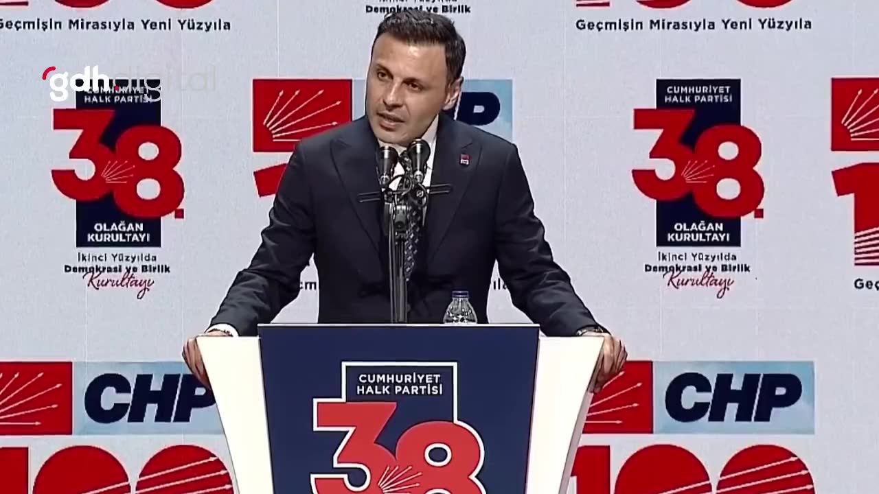 CHP Kurultayı'nda umut mesajı: İki yol, yeni heyecan ya da umutsuzluk