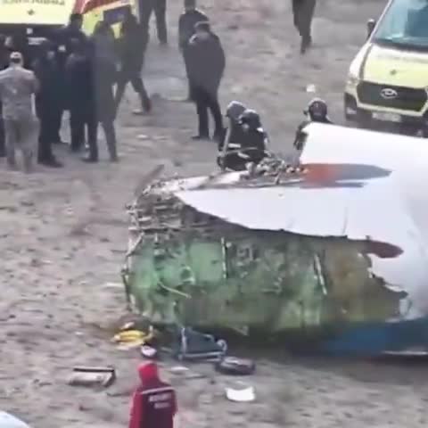 Aktau'daki düşen Azerbaycan uçağından gelen görüntüler trajik