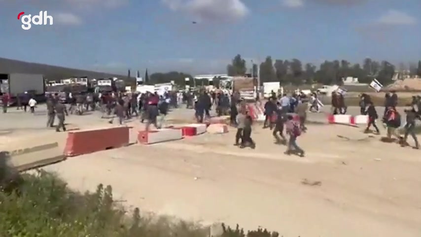 Yahudi yerleşimciler Gazze'ye yardım taşıyan kamyonlara saldırdı