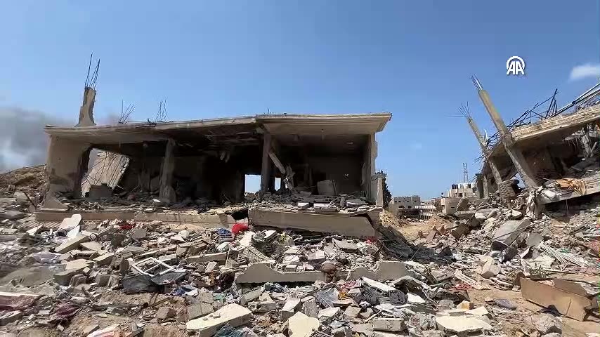Han Yunus'ta İsrail bombardımanı sonrası cadde ve sokaklar yıkım geçirdi