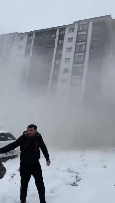 Kayapınar'daki artçı deprem: Bir binanın yıkılışı ve sonrası