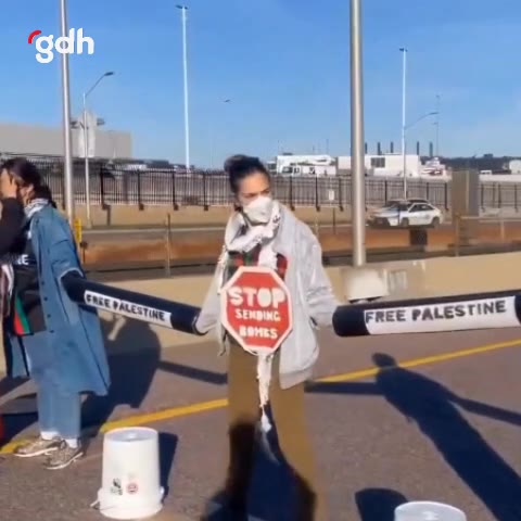 Aktivistler, O'Hare Havalimanı'nda ateşkes çağrısı yaptı