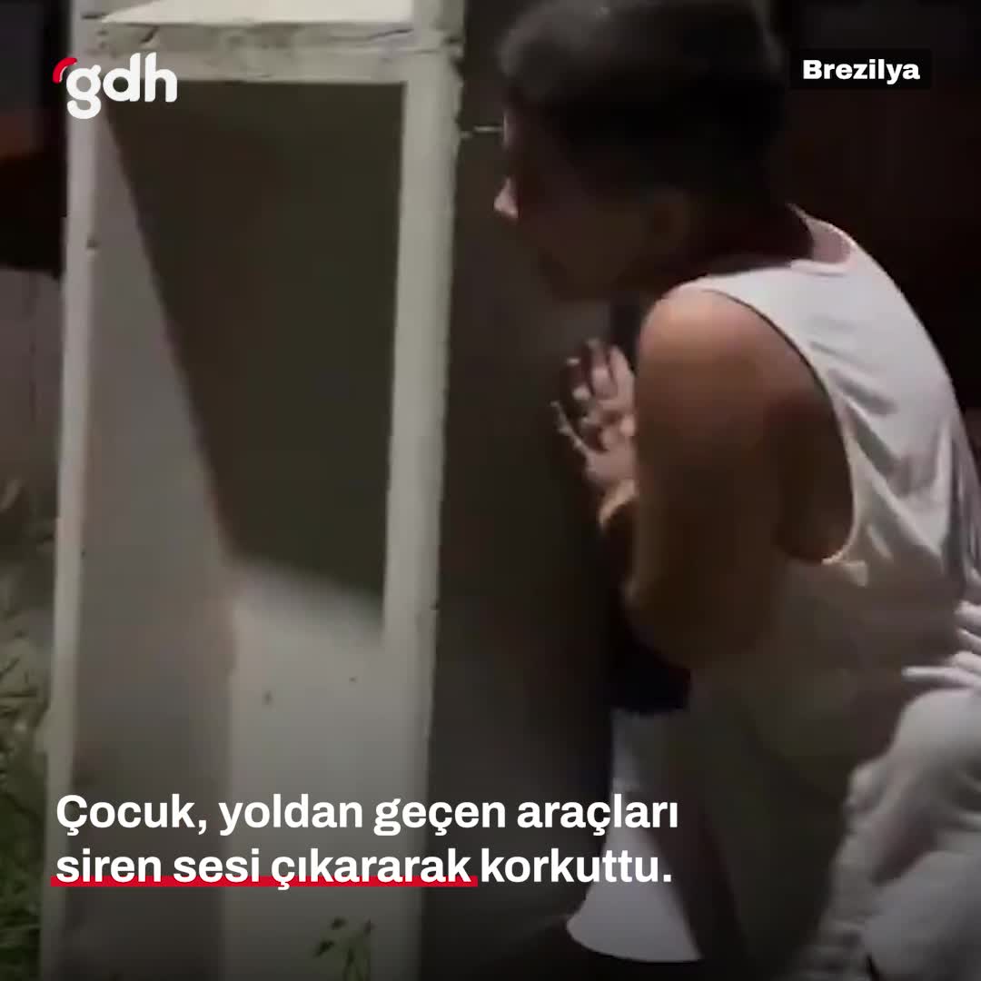 Brezilya'da sirenle araçları korkutan çocuk görüntüleri ortaya çıktı