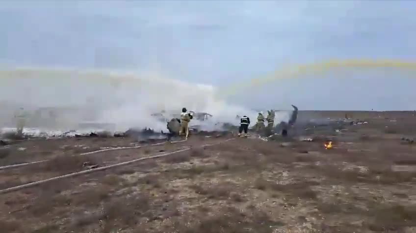 Kazakistan'da Uçak Kazasında Yangın ve Kurtarma Çalışmaları