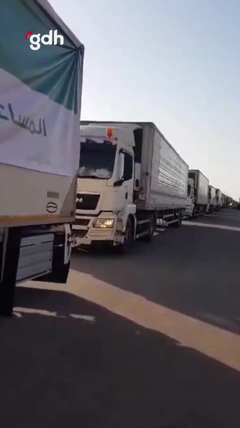 Suudi Arabistan'ın Suriye'ye insani yardım konvoyu sınırı geçti