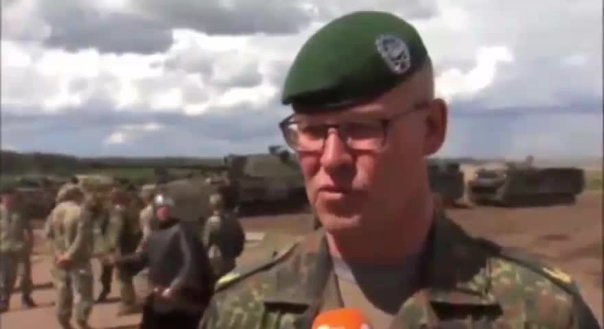 Alman Tuğgeneral Christian Nawrat'ın röportajında şövalye görüntüsü