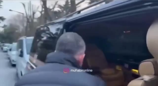 Cem Yılmaz, Ramazan ilk gecesi rakı içerken gülüp geçiştirdi