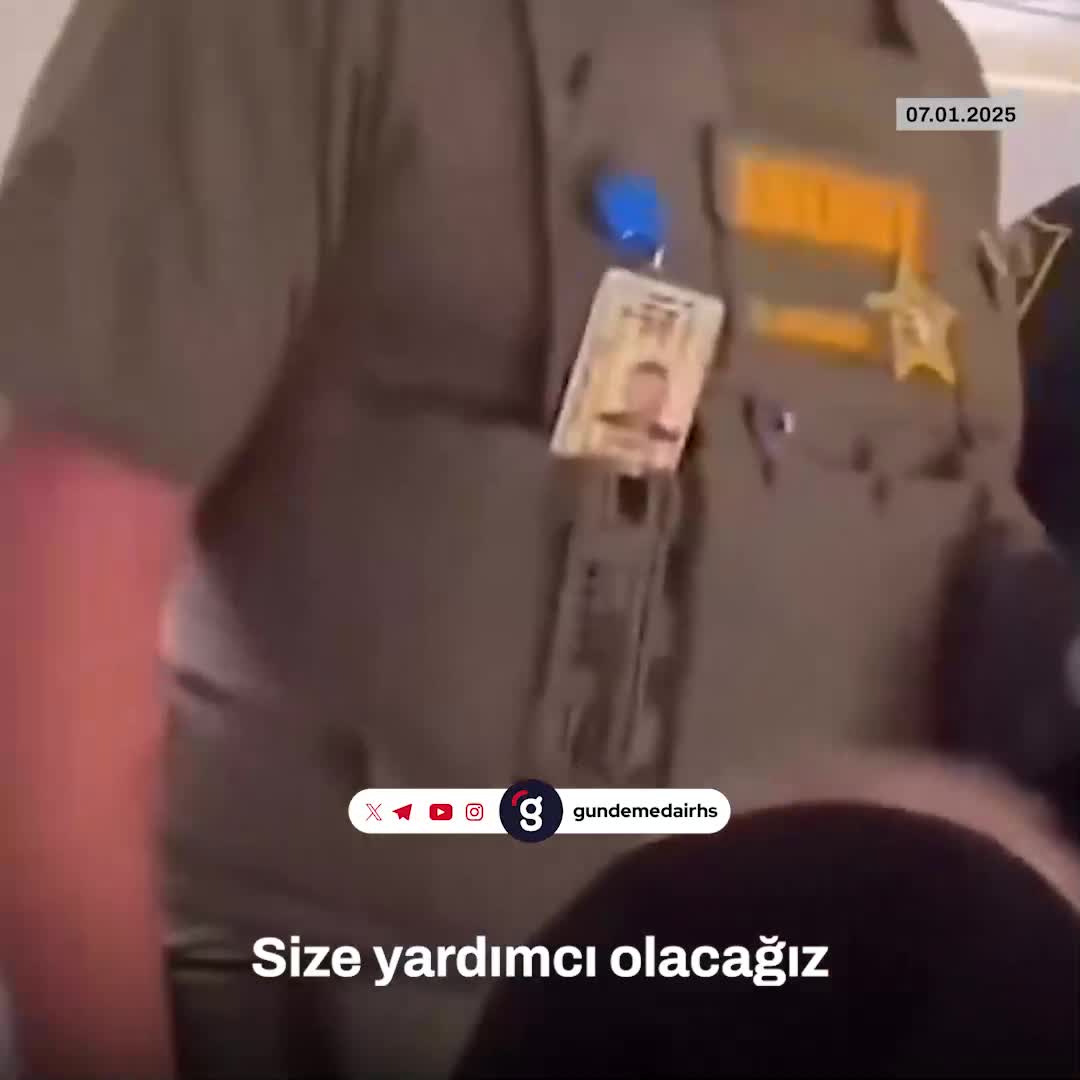 Hostesin karpuz rozeti yüzünden yolcu uçağı terk etti