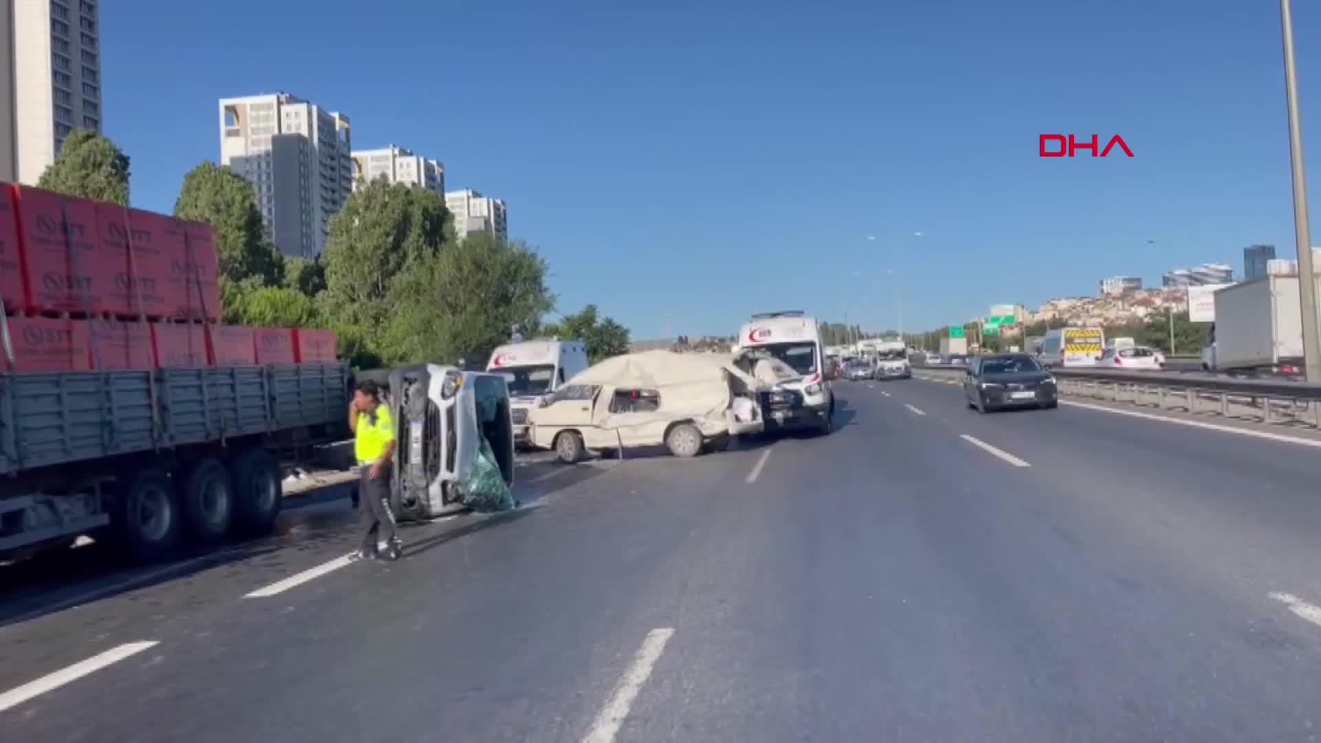 Esenyurt'ta 15 araçla zincirleme kaza: 5 yaralı