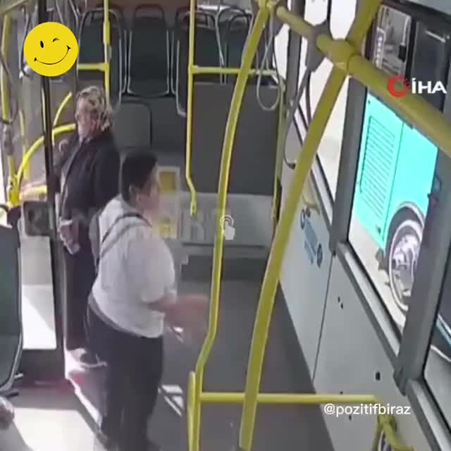 Sivas'ta şoför, yanlış otobüse binen anne ve engelli kızı evine bıraktı