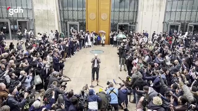 Köln Merkez Camisi'nde ilk kez hoparlörden cuma ezanı okundu