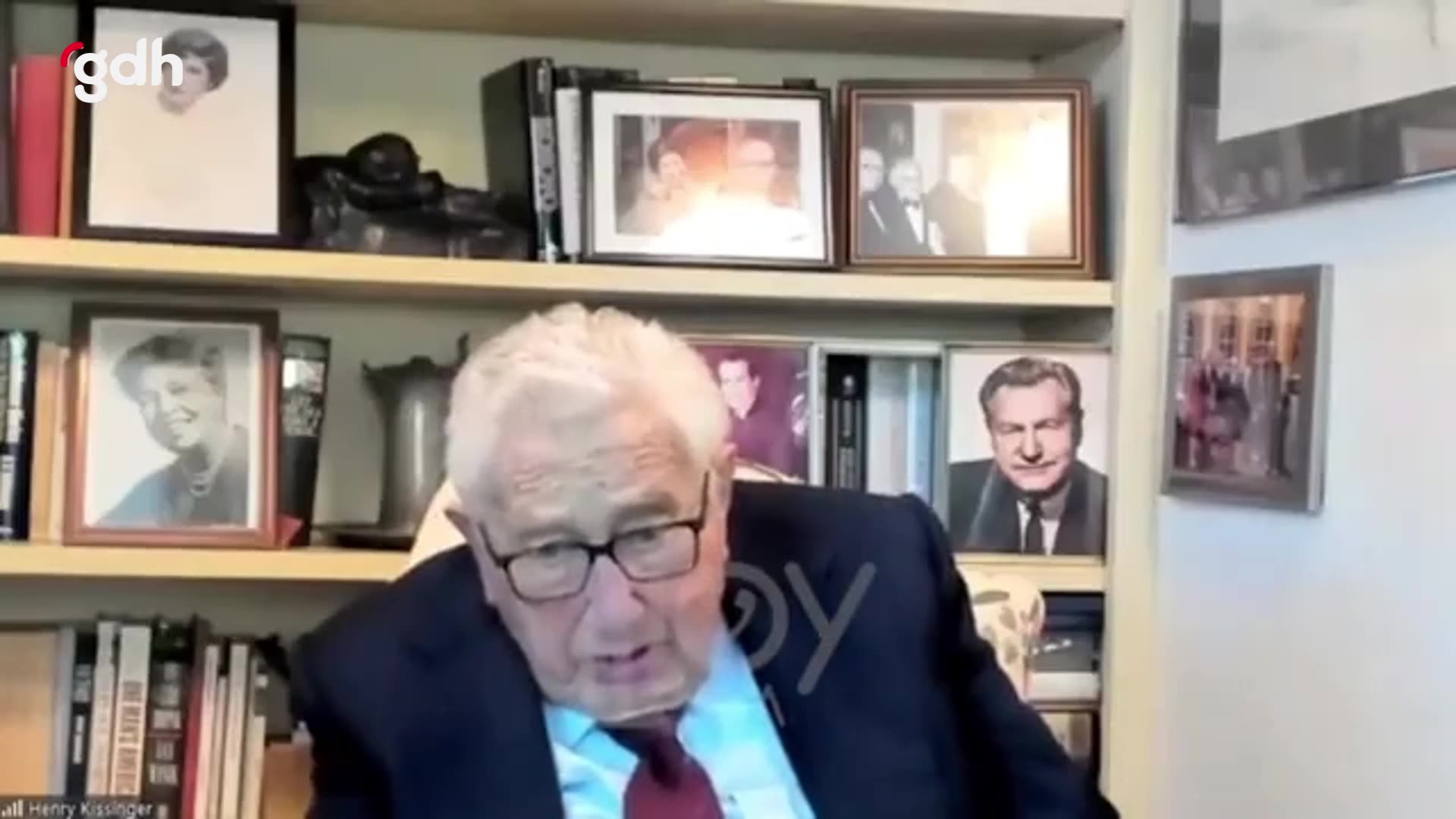 Kissinger, telefon şakasında Zelenski'yi taklit eden komedyenlere yanıt verdi