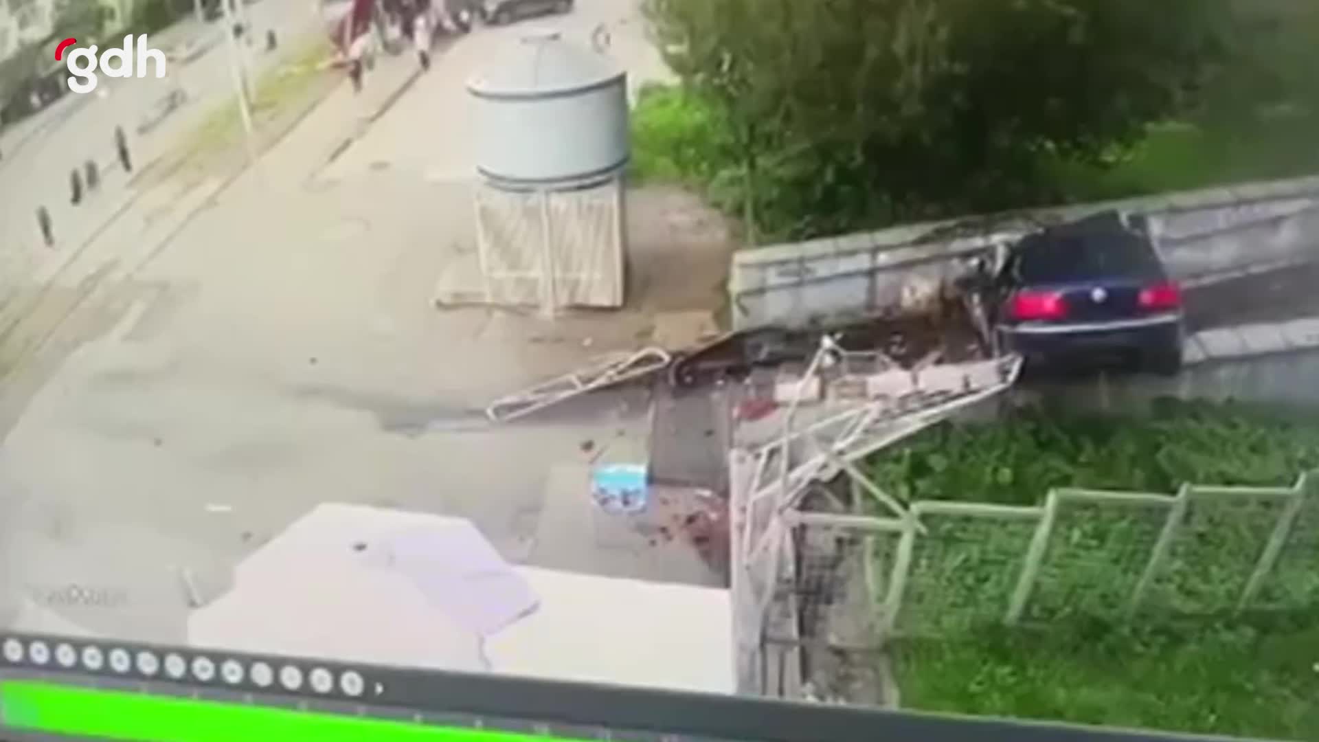 Rusya'da direksiyon hakimiyeti kaybeden sürücü hayatını kaybetti