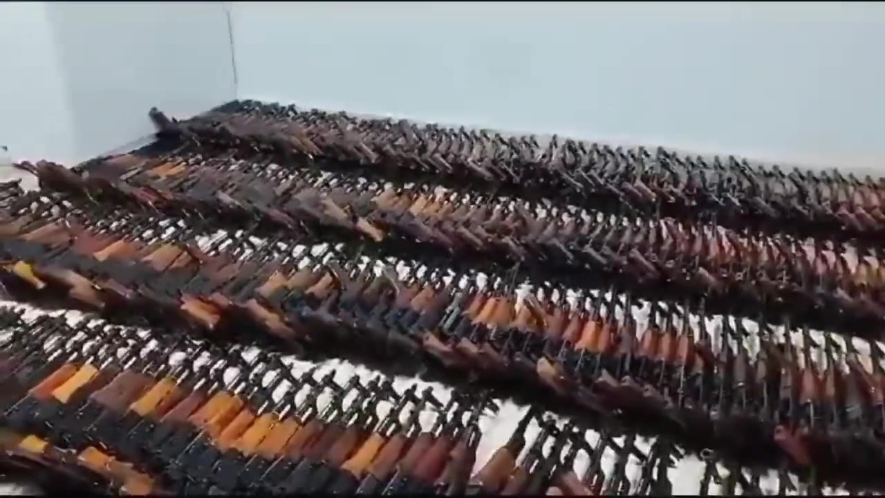 PKK'nın inlerinden 467 kullanılmamış AK-47 tüfeği ele geçirildi