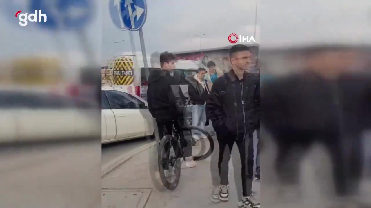 Beylikdüzü'nde otomobil yayalara çarparak 3 kişiyi yaraladı