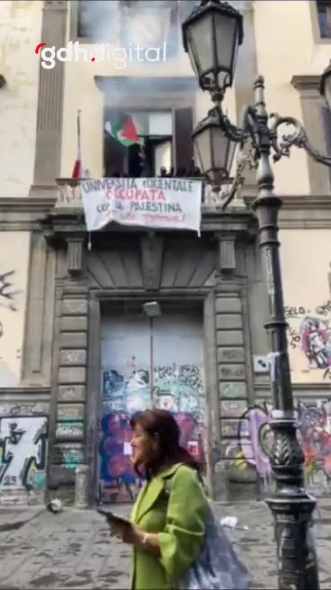 Napoli'de öğrenciler, Filistin için dayanışma gösterdi