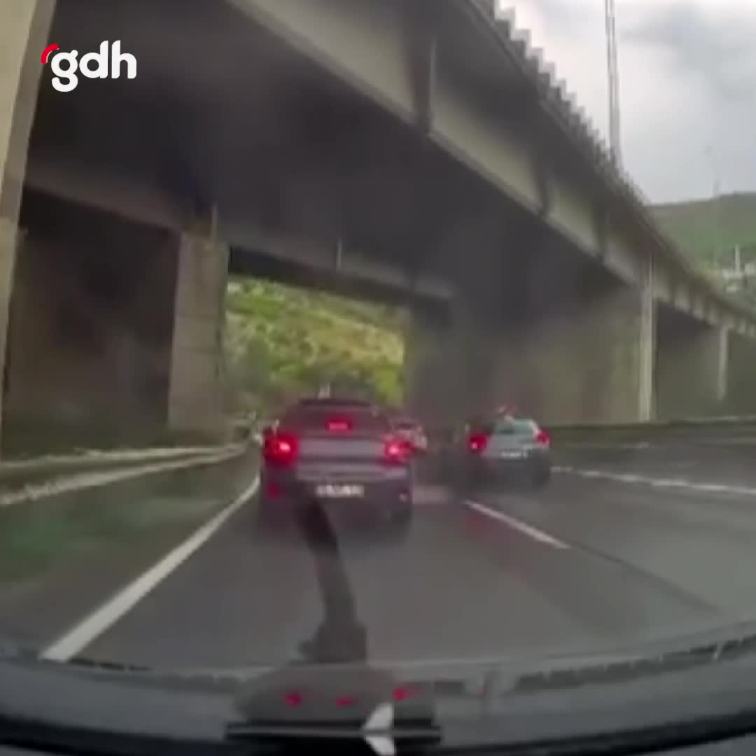 Kocaeli'de viyadükten kopan beton parçası trafiği etkiledi