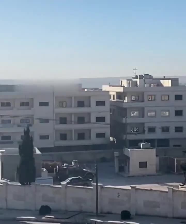 PKK/YPG, Suriye'nin Ayn el-Arab'ında ABD bayrağı astı