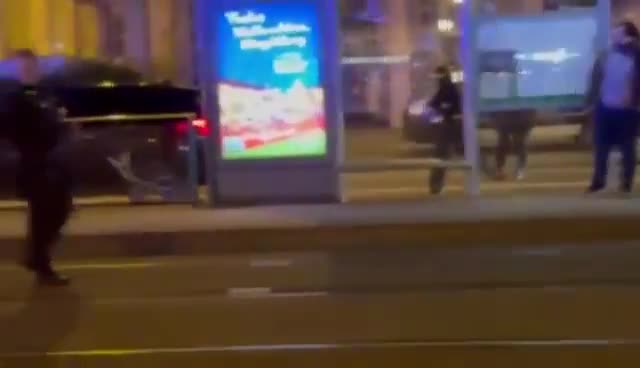 Noel pazarında şoförün gözaltına alındığı anlar görüntülendi
