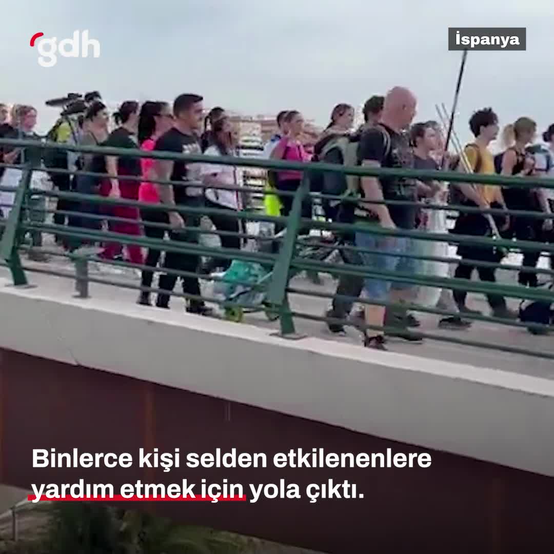 İspanya’da sel kurbanlarına yardım için binlerce kişi harekete geçti