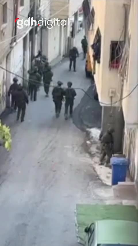 İsrail ordusu Kalandiya kampına baskın düzenleyip 4 Filistinliyi gözaltına aldı