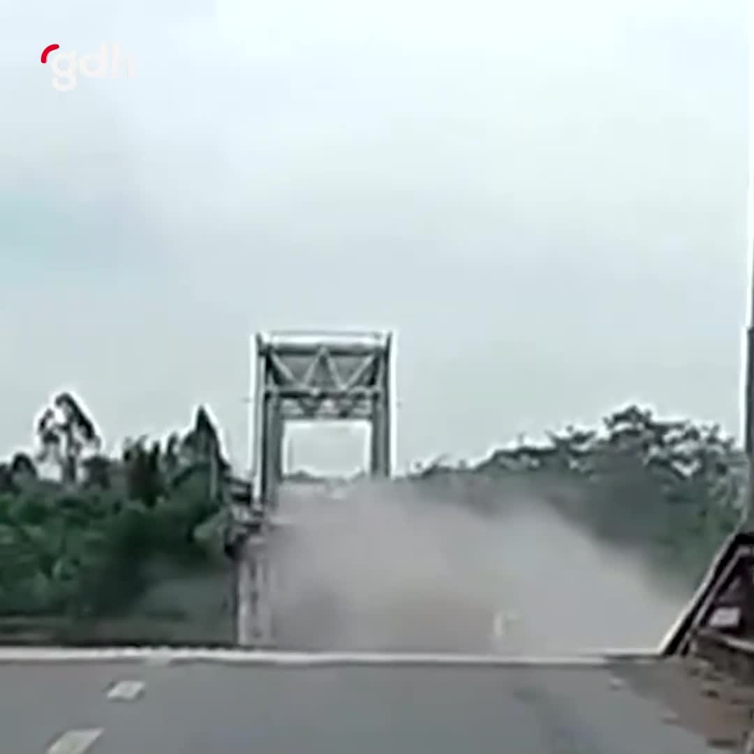 Vietnam’da bir köprü, Süper Tayfun Yagi’nin etkisiyle çöktü