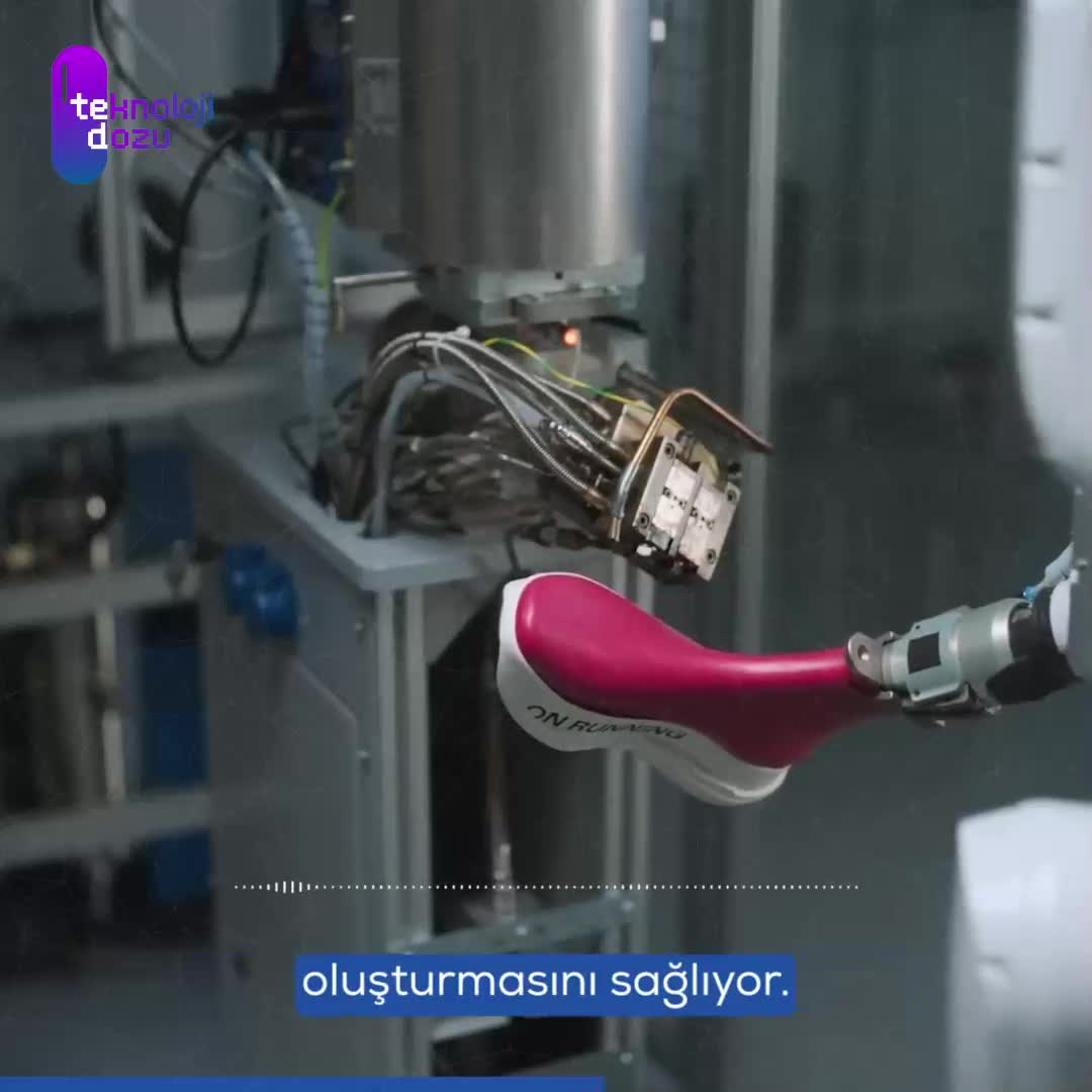 Ultra hafif Cloudboom Strike LS ayakkabı: LightSpray teknolojisiyle