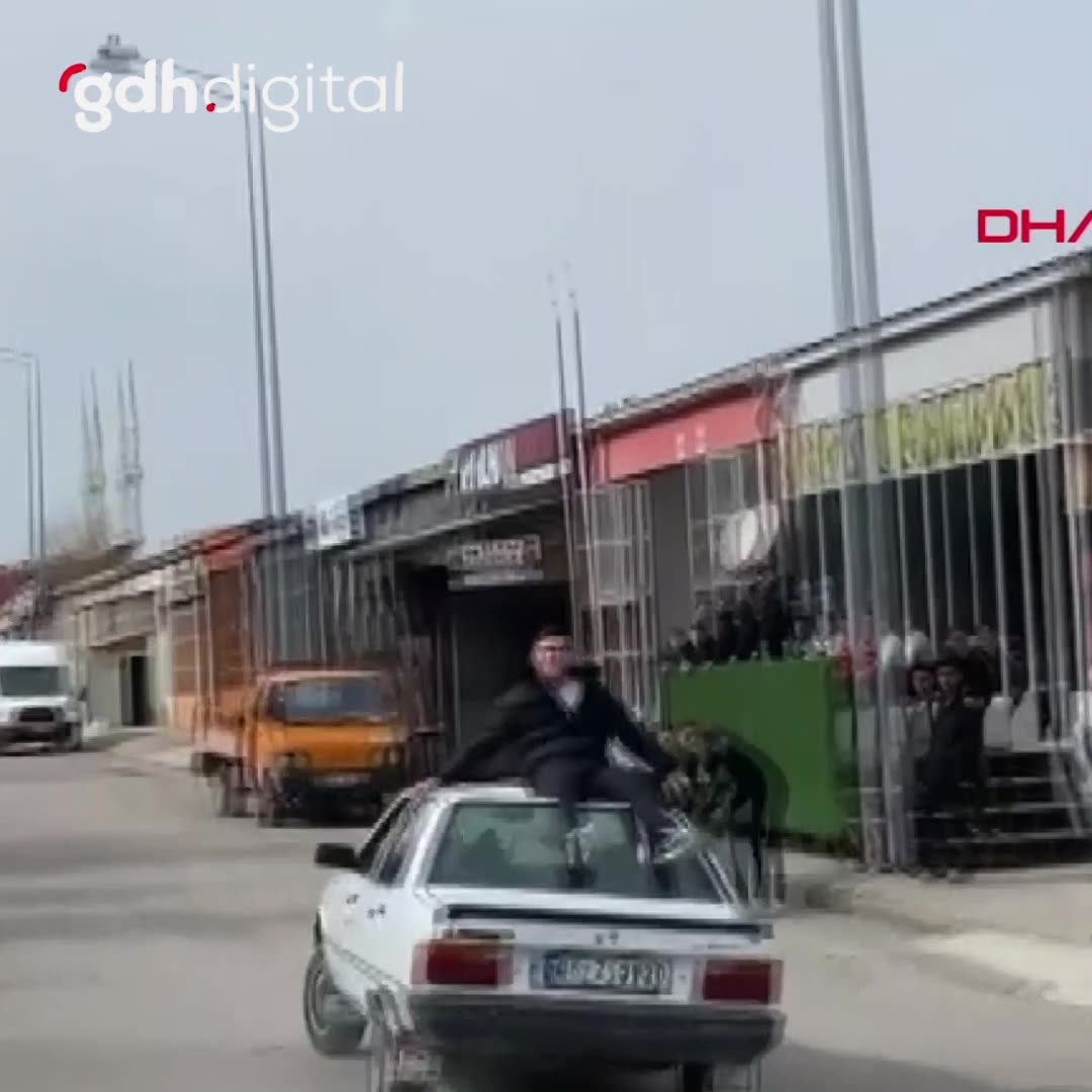 Çorum'da otomobilin üstünde öpücük atan kişi düştü yaralandı