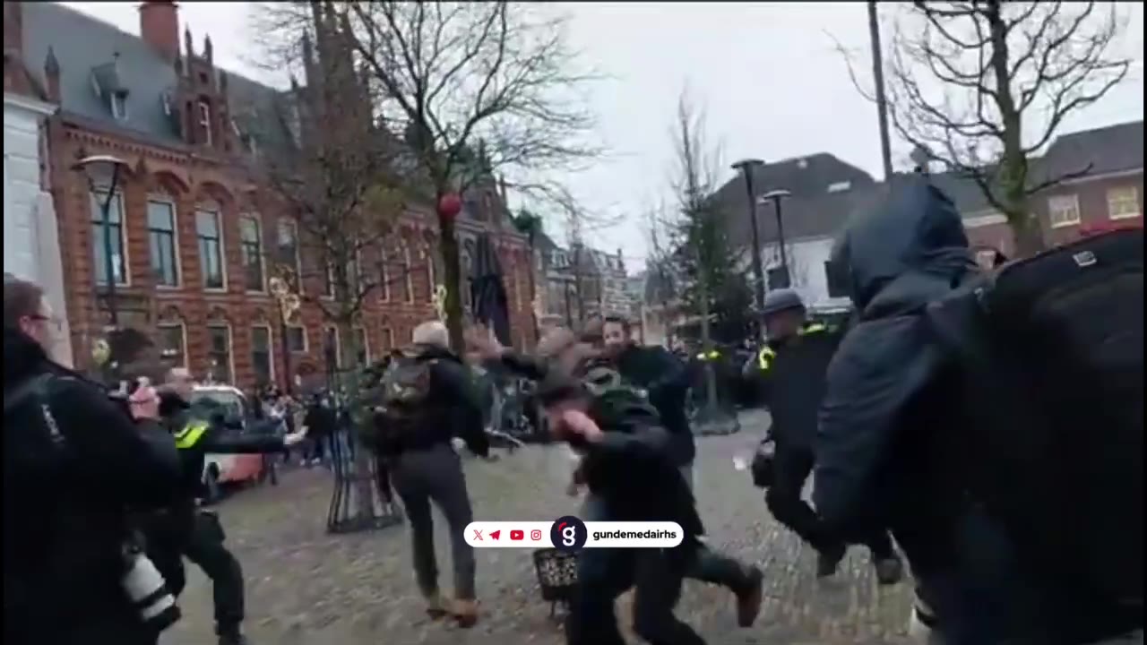 Hollanda'da PEGIDA liderine vatandaşlar müdahale etti, polis darp etti